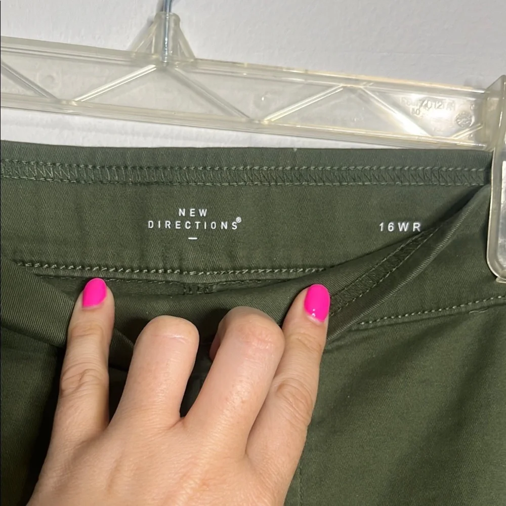 New Directions Green Bermuda Shorts Pull-On Waistband